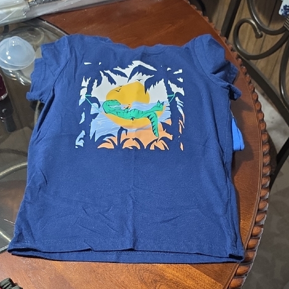 4 Items - Picture 4 of 6